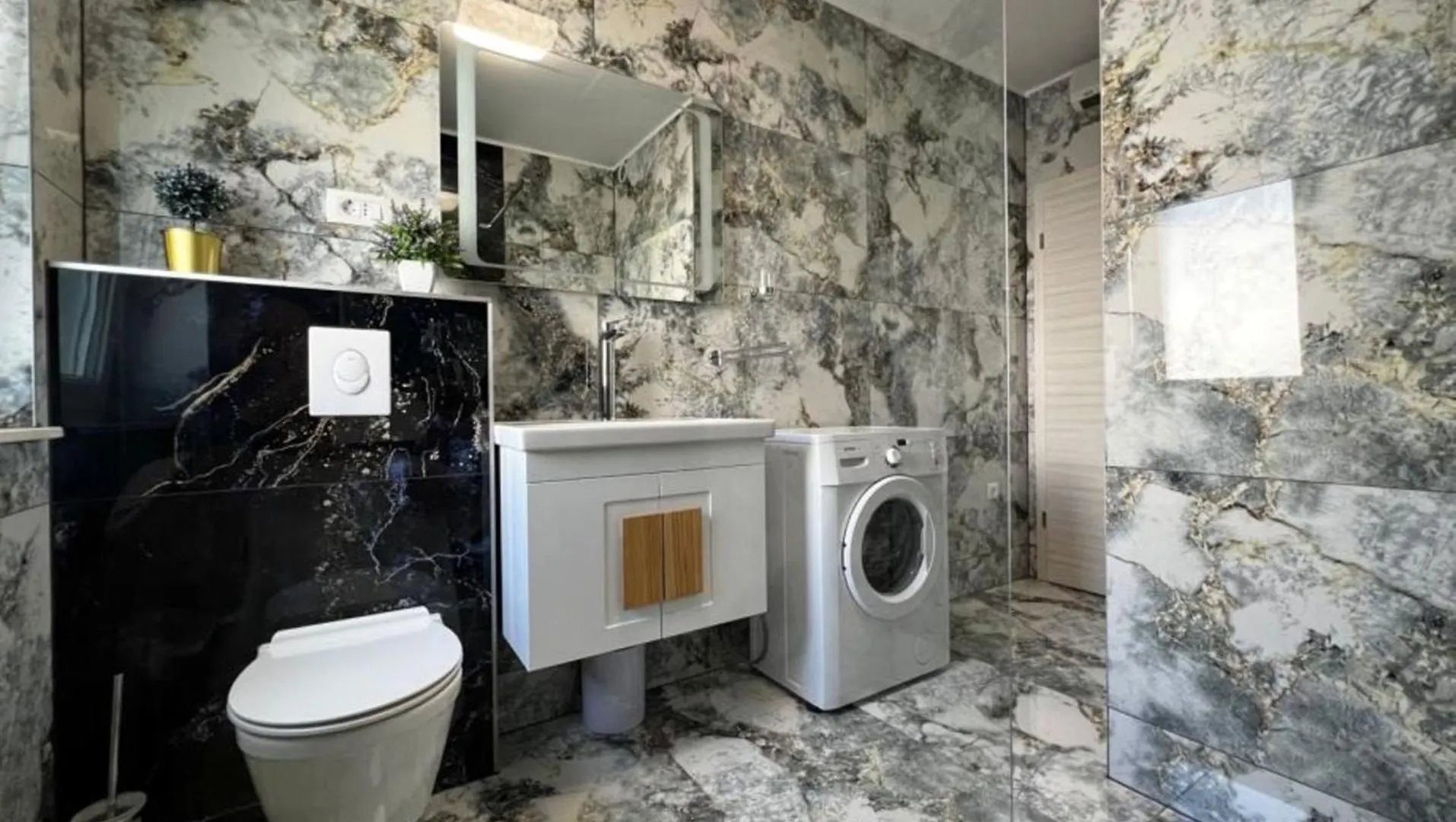 Exclusive Suite Luky On 75 Sqm, Only 50 M To The Beach Trogir Apartment