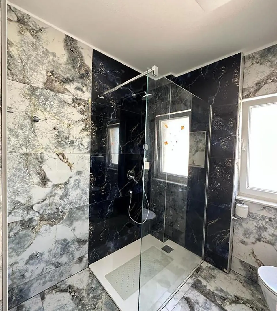 Exclusive Suite Luky On 75 Sqm, Only 50 M To The Beach Trogir